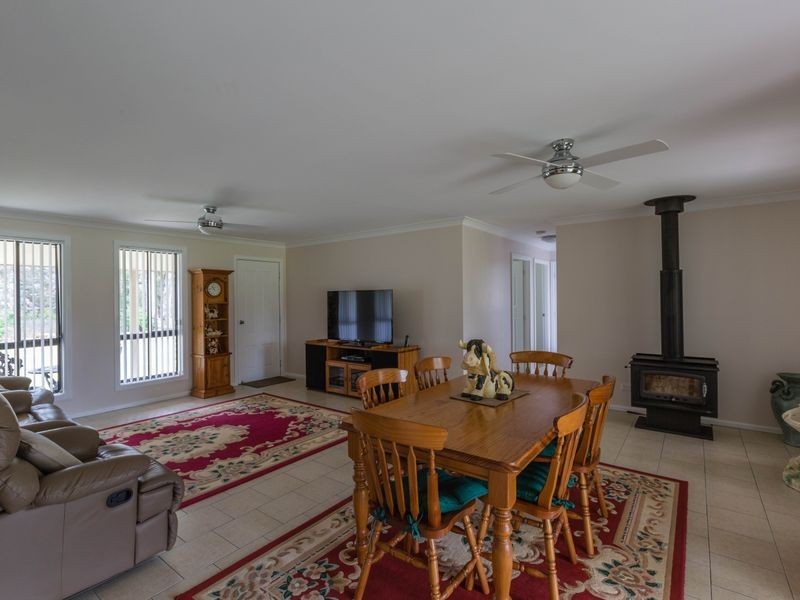 4 Hughes Lane, Marrangaroo NSW 2790