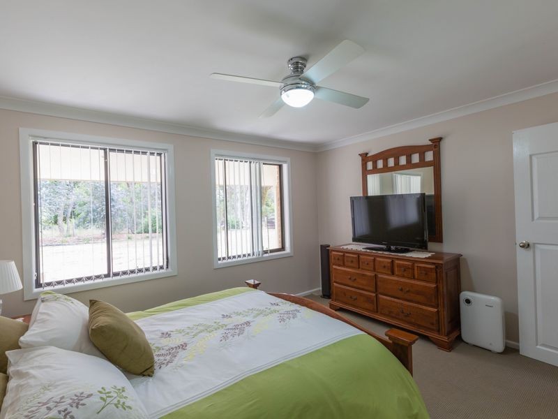 4 Hughes Lane, Marrangaroo NSW 2790