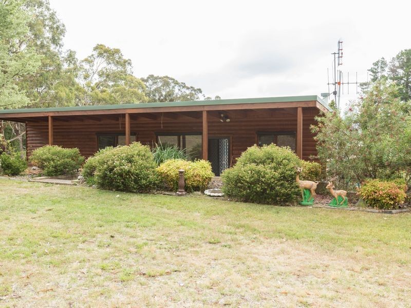 4 Hughes Lane, Marrangaroo NSW 2790