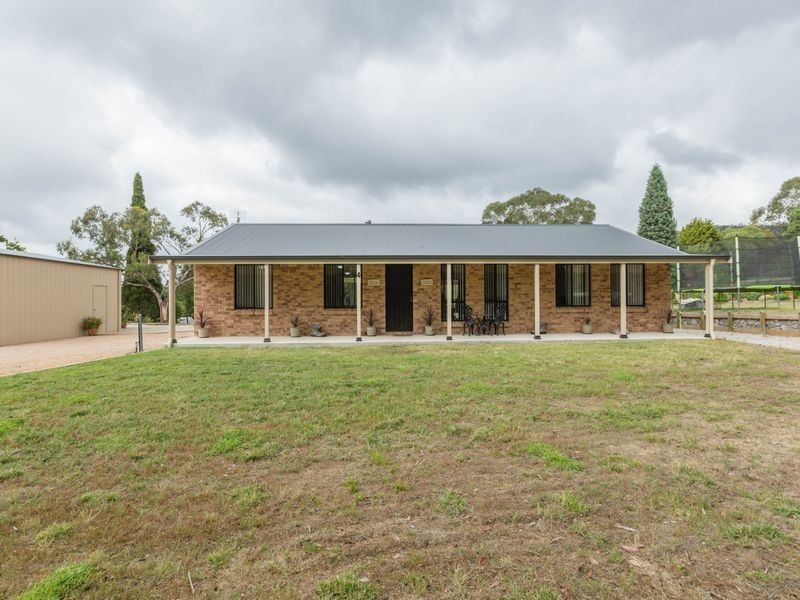 4 Hughes Lane, Marrangaroo NSW 2790