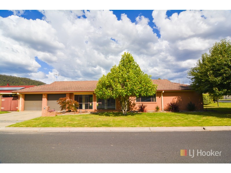 13 Fullagar Avenue, Lithgow NSW 2790