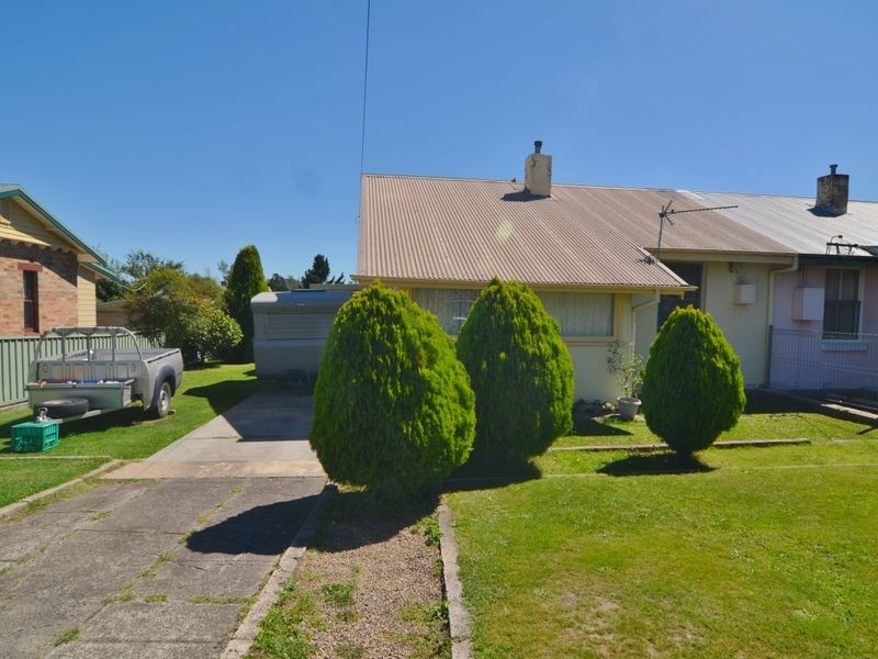13 Lone Pine Ave, Lithgow NSW 2790