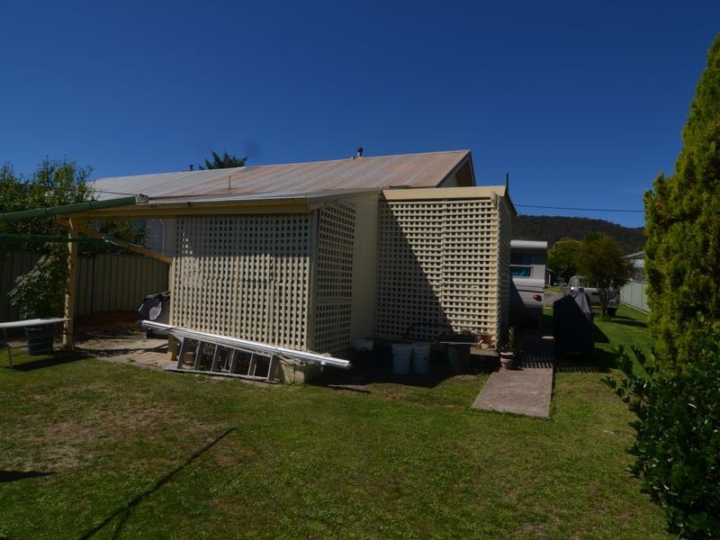 13 Lone Pine Ave, Lithgow NSW 2790