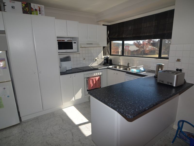 4 Claret Ash Avenue, Lithgow NSW 2790