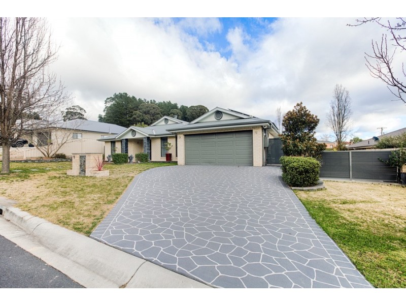 9 Munbinga Drive, Lithgow NSW 2790