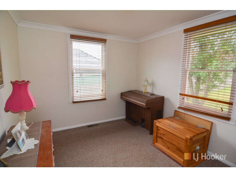 15 Sandford Avenue, Lithgow NSW 2790