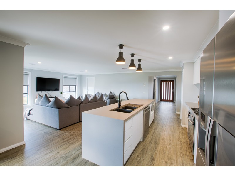 21 Surveyors Way, Lithgow NSW 2790