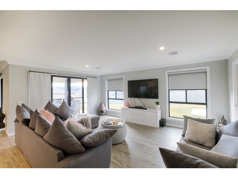 21 Surveyors Way, Lithgow NSW 2790