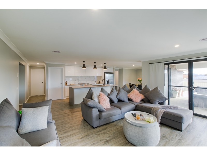 21 Surveyors Way, Lithgow NSW 2790