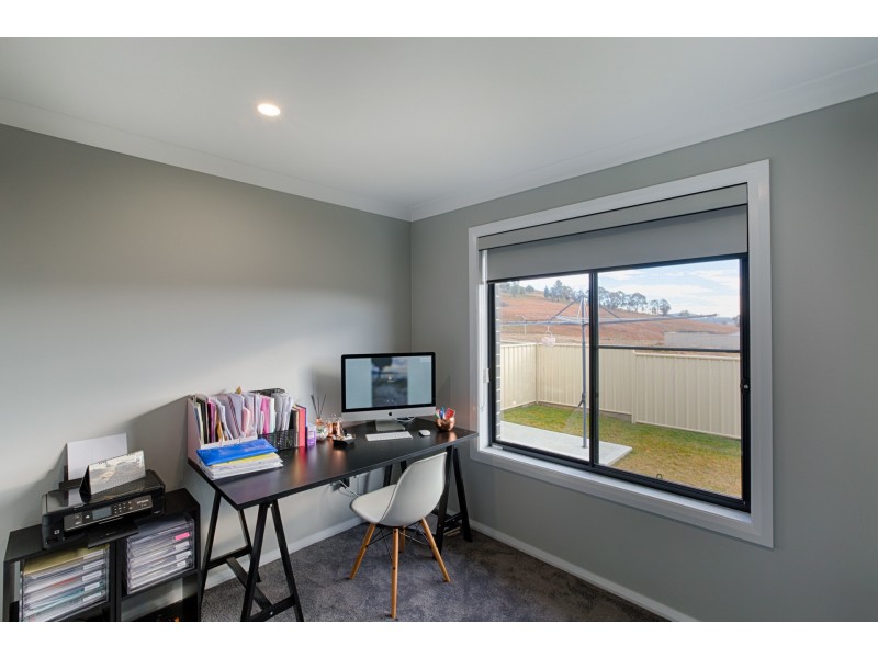 21 Surveyors Way, Lithgow NSW 2790