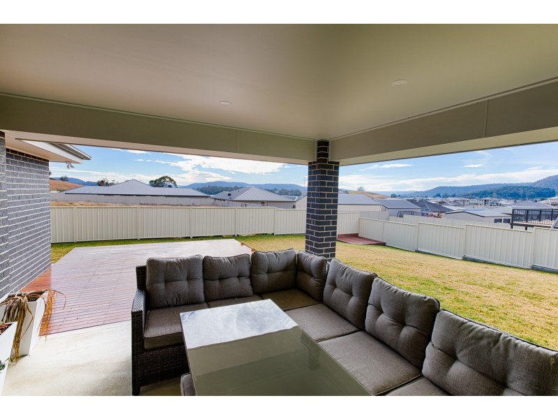 21 Surveyors Way, Lithgow NSW 2790