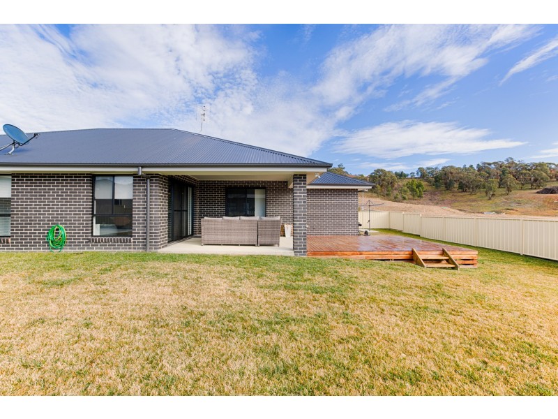 21 Surveyors Way, Lithgow NSW 2790