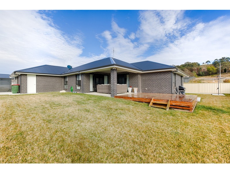 21 Surveyors Way, Lithgow NSW 2790