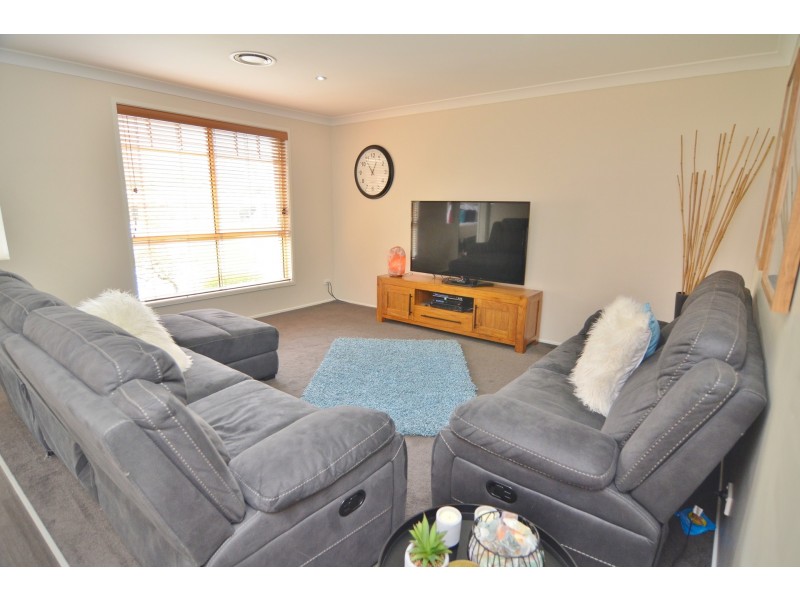 8 Mortlock Close, Lithgow NSW 2790
