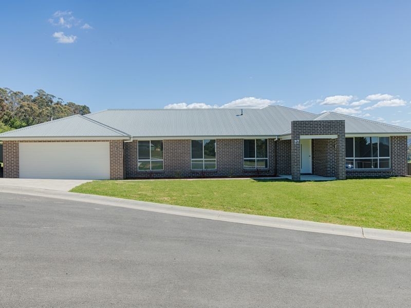 27 Surveyors Way, Lithgow NSW 2790