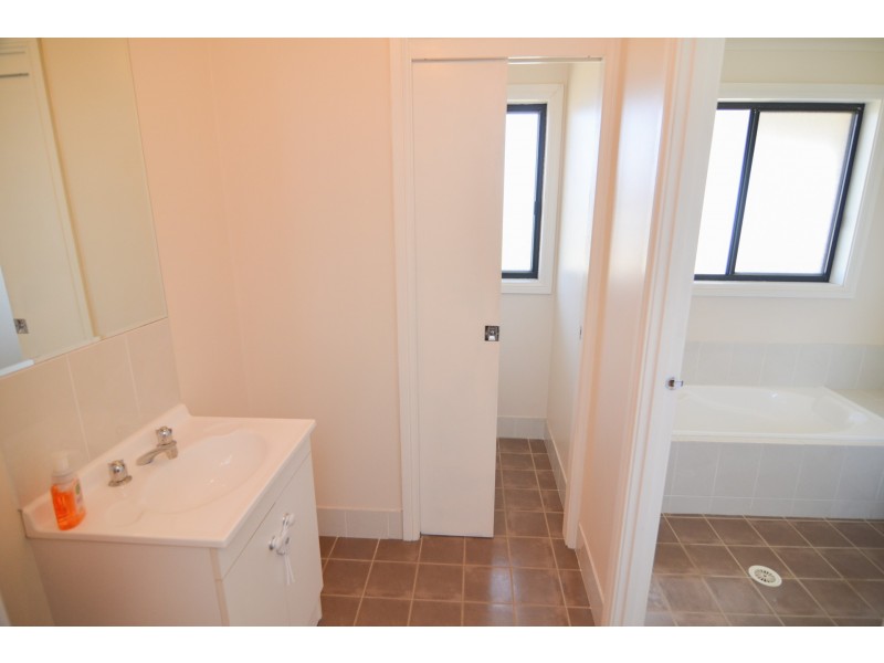 53 George Parade, Pipers Flat NSW 2847