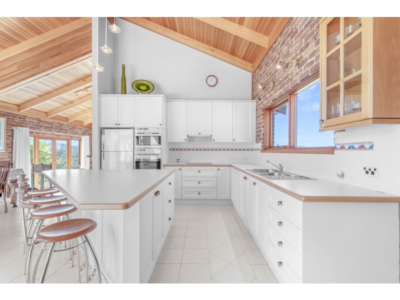 2C Hughes Lane, Marrangaroo NSW 2790