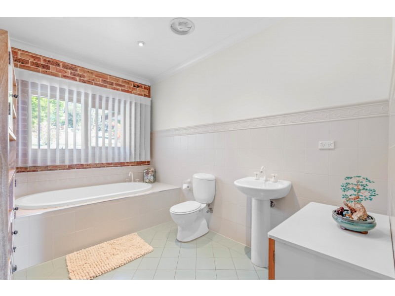 2C Hughes Lane, Marrangaroo NSW 2790