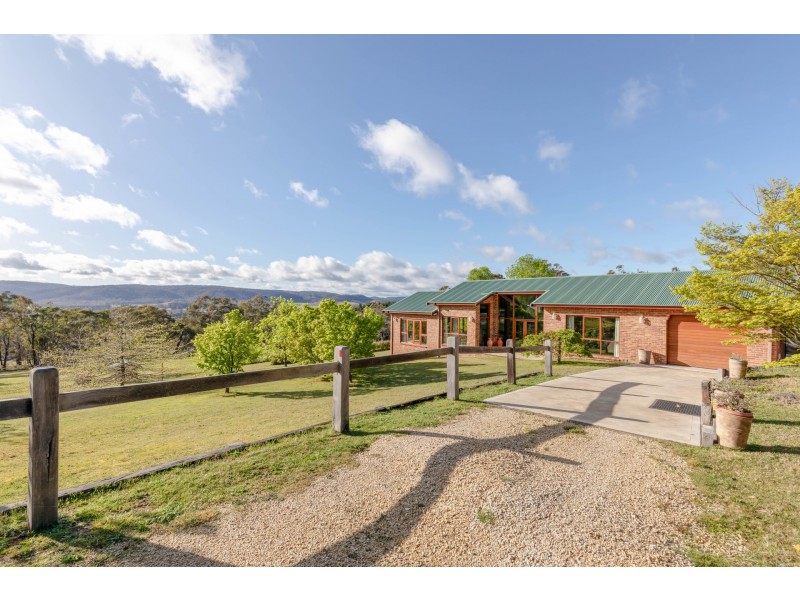 2C Hughes Lane, Marrangaroo NSW 2790