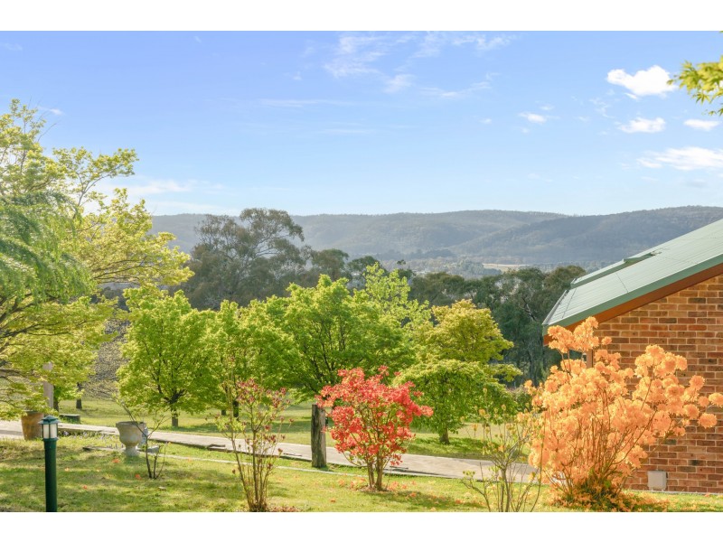 2C Hughes Lane, Marrangaroo NSW 2790