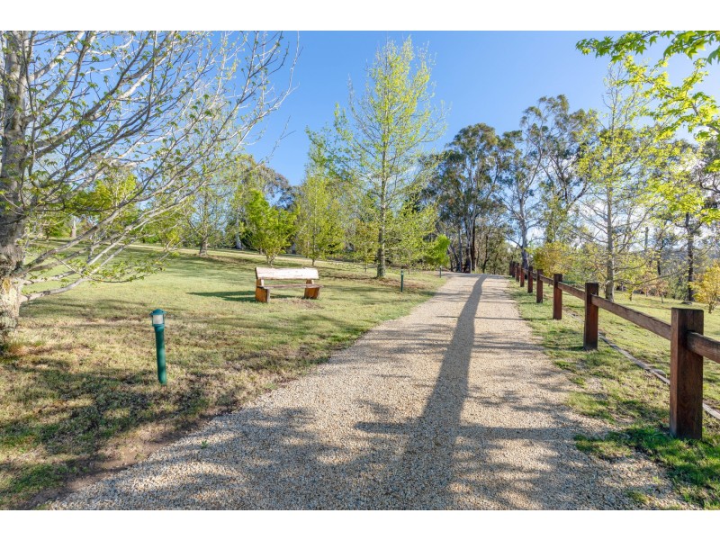 2C Hughes Lane, Marrangaroo NSW 2790