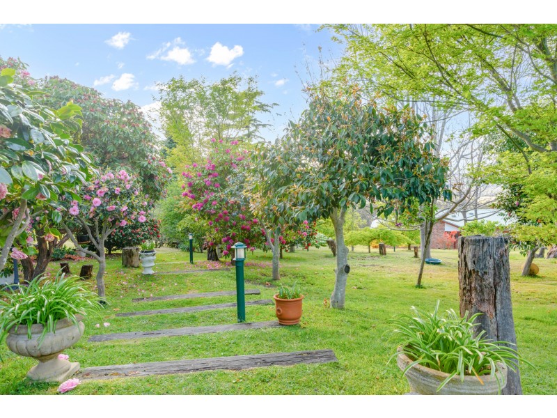 2C Hughes Lane, Marrangaroo NSW 2790