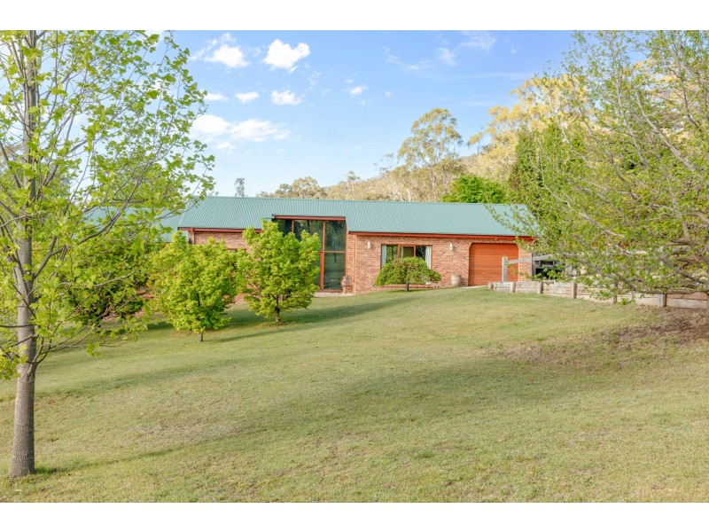 2C Hughes Lane, Marrangaroo NSW 2790