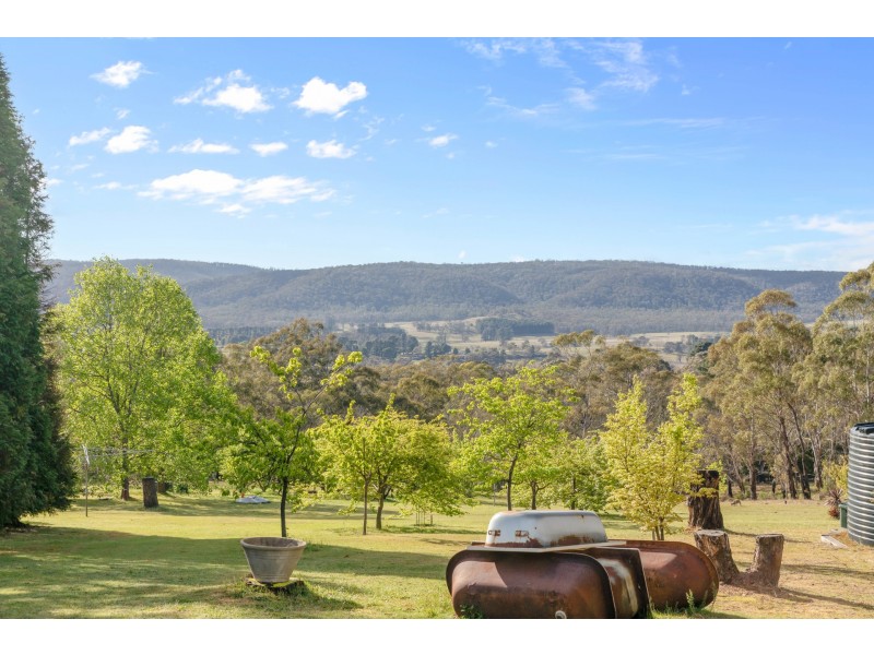 2C Hughes Lane, Marrangaroo NSW 2790