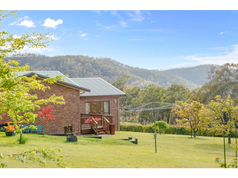 2C Hughes Lane, Marrangaroo NSW 2790