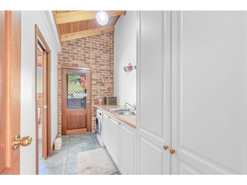 2C Hughes Lane, Marrangaroo NSW 2790