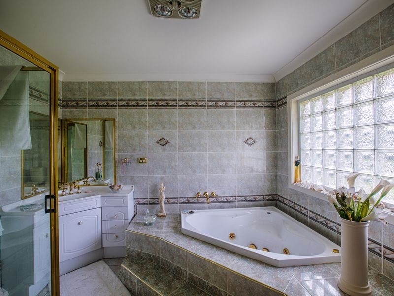 8 Hill Range Crescent, Lithgow NSW 2790