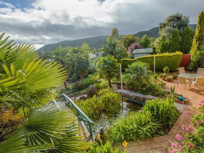 8 Hill Range Crescent, Lithgow NSW 2790