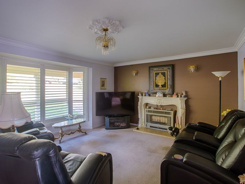 8 Hill Range Crescent, Lithgow NSW 2790