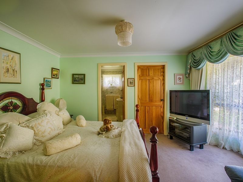 8 Hill Range Crescent, Lithgow NSW 2790