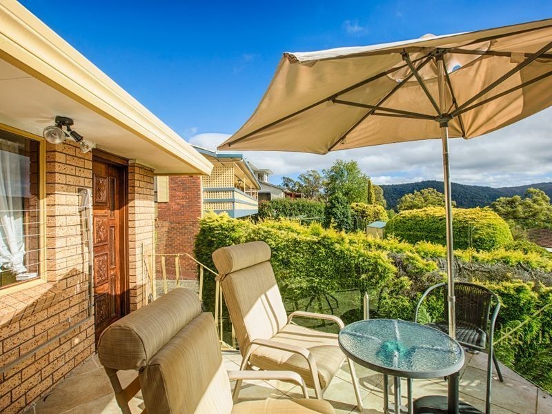 8 Hill Range Crescent, Lithgow NSW 2790