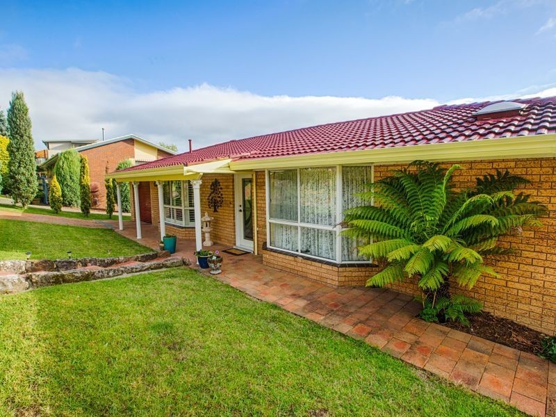 8 Hill Range Crescent, Lithgow NSW 2790