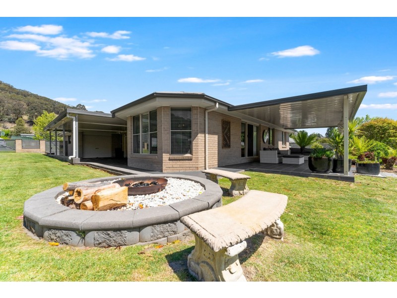 13 Munjowee Circle, Lithgow NSW 2790