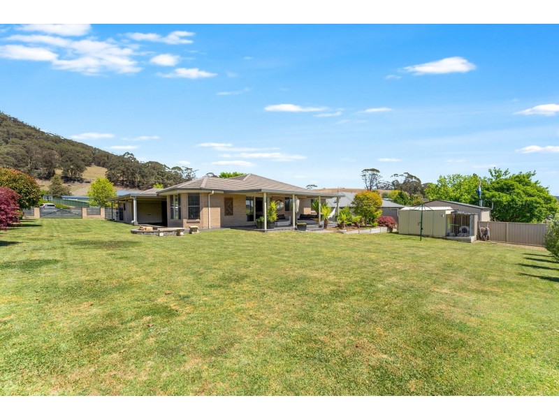 13 Munjowee Circle, Lithgow NSW 2790