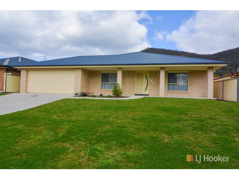 6 Fairview Drive, Lithgow NSW 2790