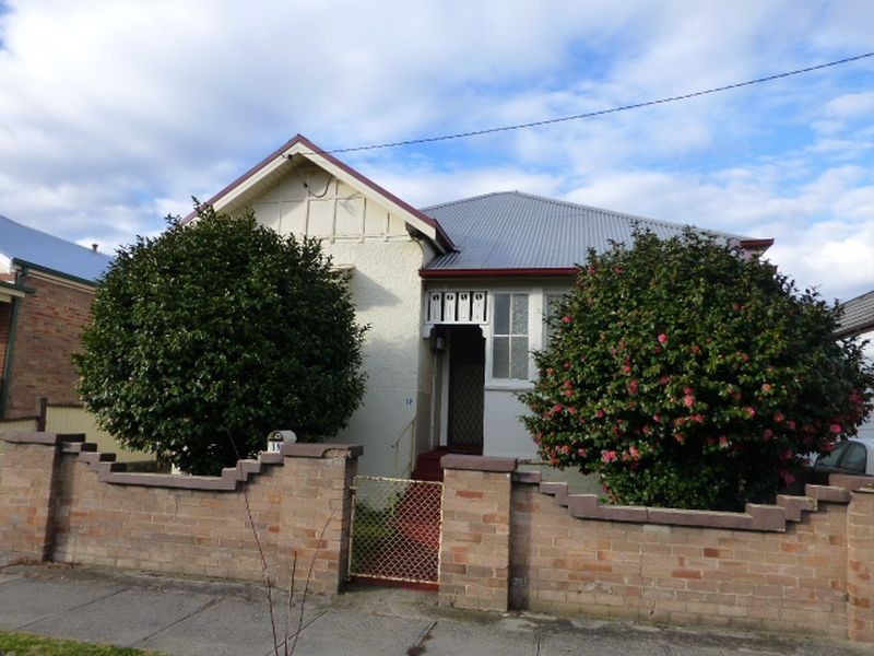 19 Sandford Ave, Lithgow NSW 2790