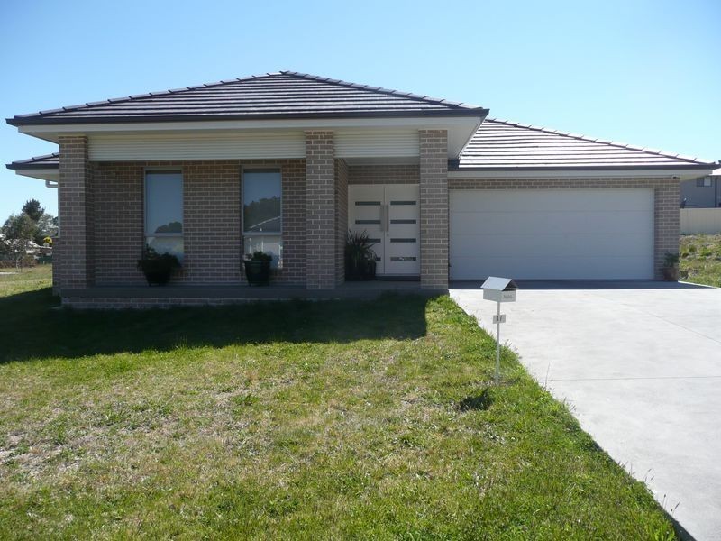 17 Sandalwood Drive, Lithgow NSW 2790