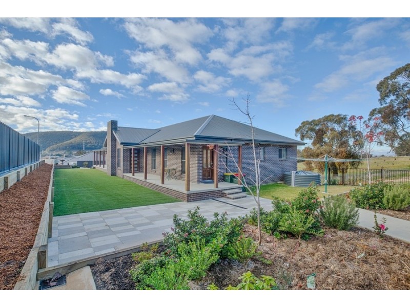 36 Surveyors Way, Lithgow NSW 2790
