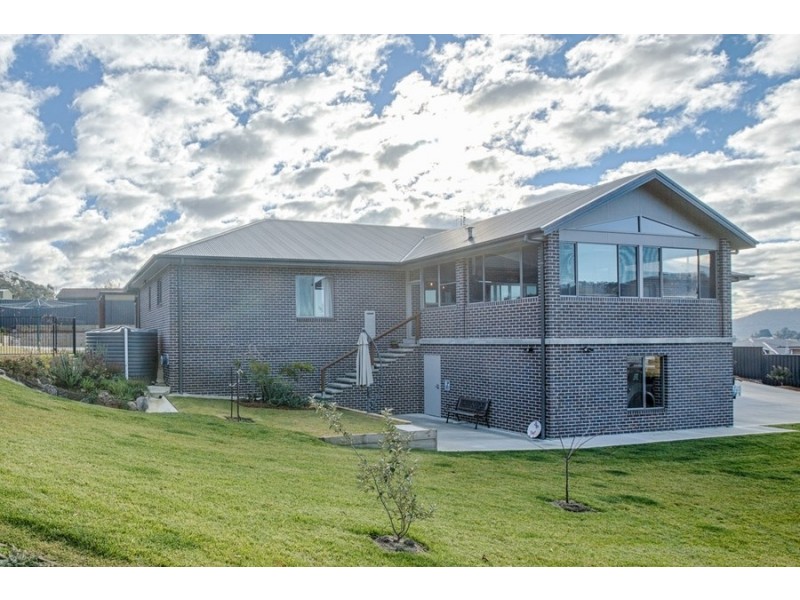 36 Surveyors Way, Lithgow NSW 2790