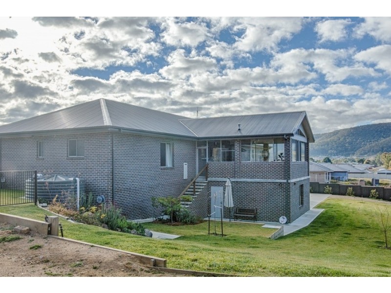 36 Surveyors Way, Lithgow NSW 2790