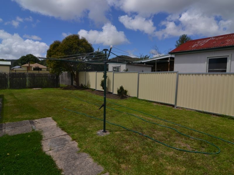 19 Enfield Avenue, Lithgow NSW 2790