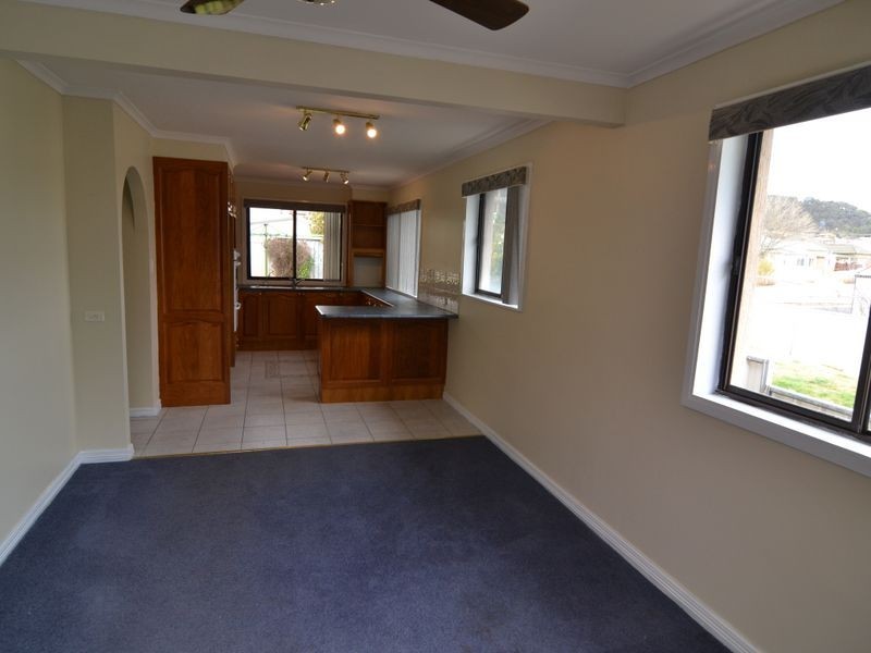 35 Chifley Road, Lithgow NSW 2790