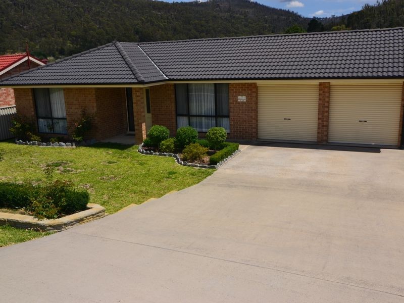 7 Henderson Place, Lithgow NSW 2790