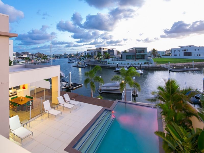 31 Knightsbridge Parade East, Paradise Point QLD 4216