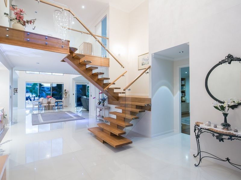 31 Knightsbridge Parade East, Paradise Point QLD 4216