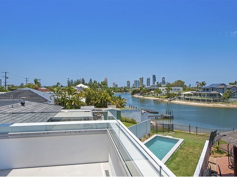 2/40 Rio Vista St, Broadbeach QLD 4218